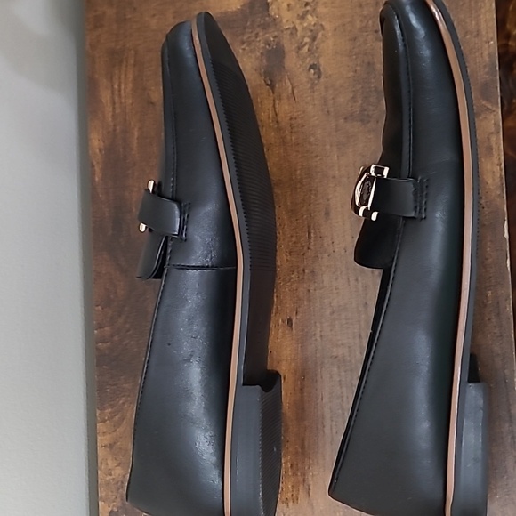 Anne Klein Black Loafers with Gold Detail with Logo size 7.5 - Picture 5 of 12